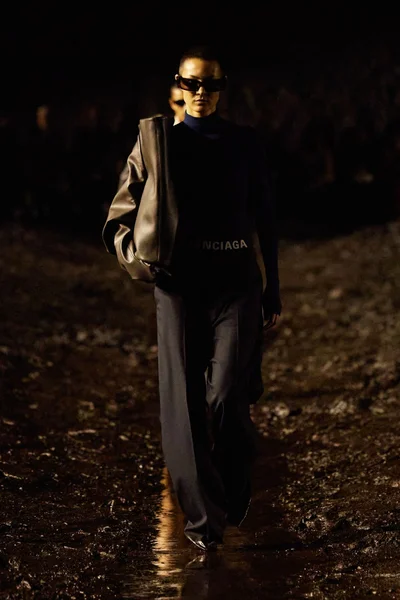 Look 25